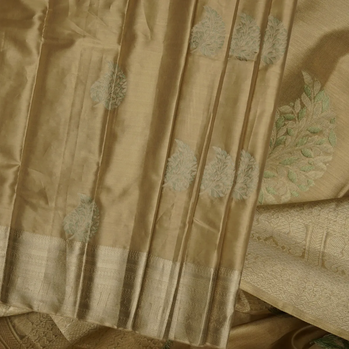 Kanchipuram Tissue Silk Saree Putta Style Antic Mettalic Silk Fast Jari