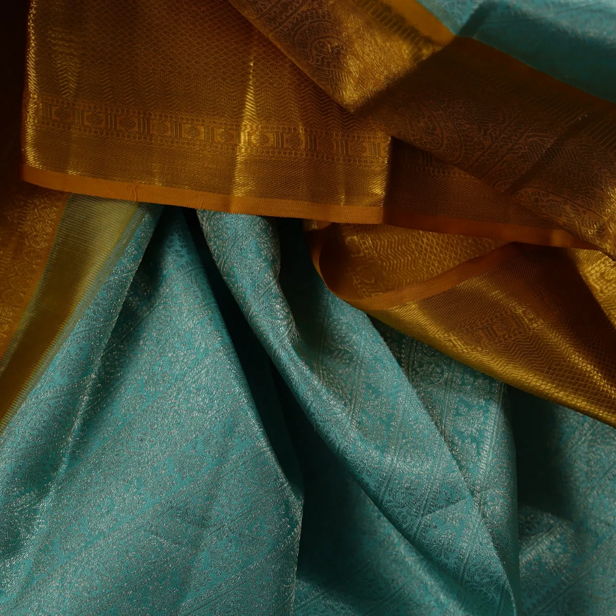 Kanchipuram Handloom Silk Saree Gold And Silver Colour Silk Fast Jari