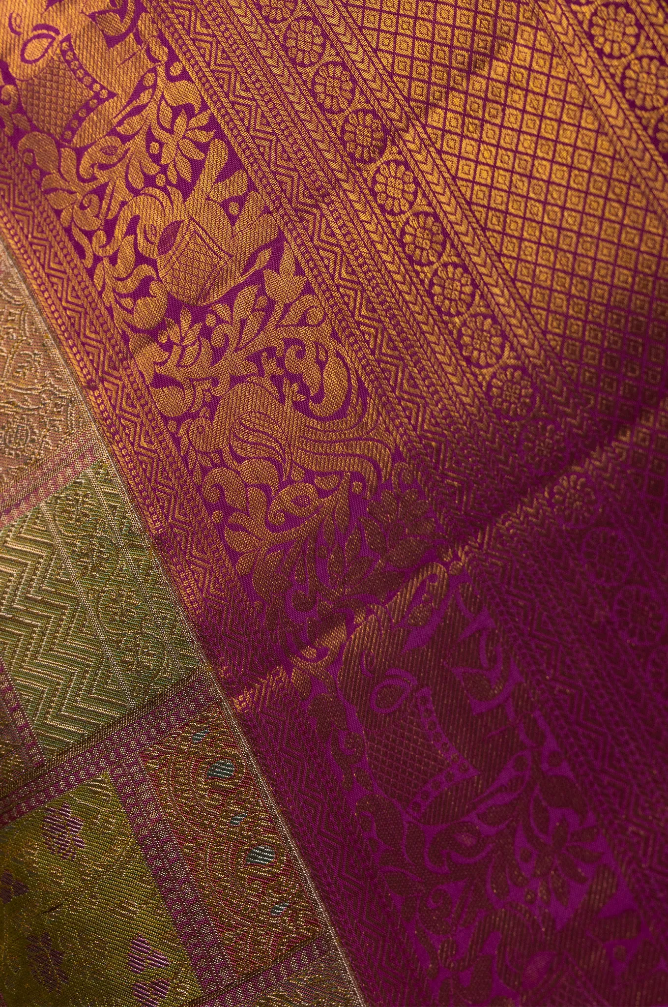 Shimmery Green With Pink Hue Border Kanchipuram Silk